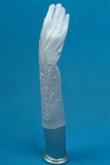 Incroyable taffetas broderie blanche élégante | gants de mariée modestes