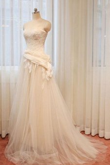 Robe de mariée fermeutre eclair en dentelle manche nulle bandouliere spaghetti en satin