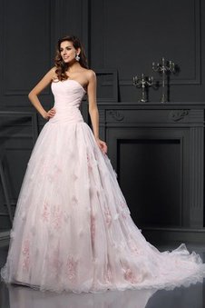 Robe de mariée longue en satin avec sans manches de col en cœur de traîne mi-longue