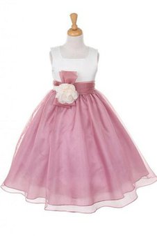 Robe de cortège enfant avec fleurs encolure en carré en organza manche nulle