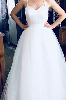 Robe de mariée avec décoration dentelle textile en tulle charme ligne a manche nulle