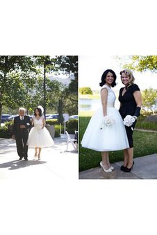 Robe de mariée moderne vintage en dentelle textile en tulle ligne a