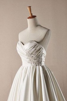 Robe de mariée longue col en forme de cœur avec perle de lotus a-ligne