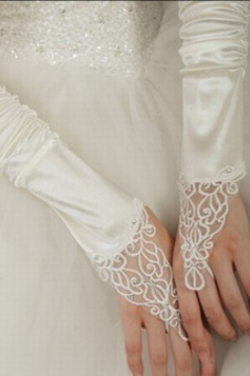 Charme taffetas de luxe avec des gants crystal white mariée