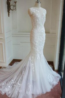 Robe de mariée charmeuse romantique fermeutre eclair en dentelle boutonné