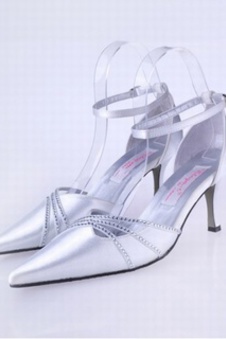 Exquis fin avec la chaussure de mariée à talons