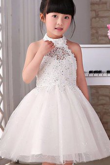 Robe de cortège enfant en tulle ligne a de princesse avec perle au niveau de genou