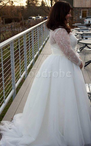 Robe de mariée avec décoration dentelle v encolure avec bouton en tulle ligne a