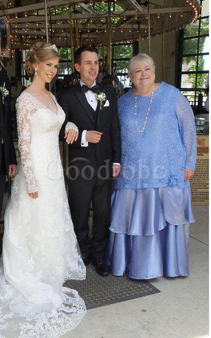 Robe mère de mariée longue avec gradins avec décoration dentelle ligne a boutonné