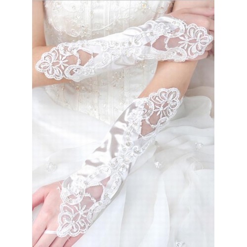 Pétillant satin blanc avec applications gants de mariée modestes
