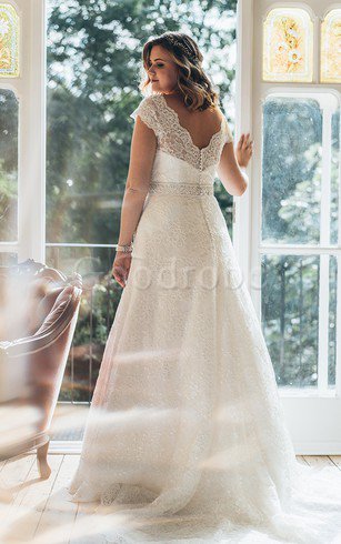 Robe de mariée distinguee lache avec manche courte v encolure avec perle