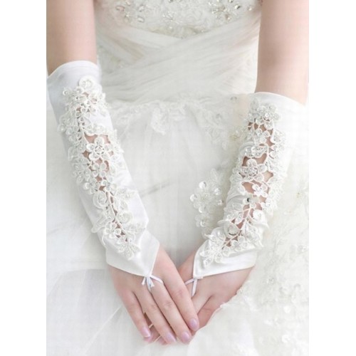 Sucré satin avec l'application ivoire élégantes | gants de mariée modestes