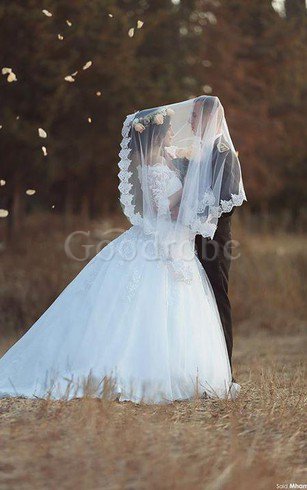 Robe de mariée ligne a decoration en fleur boutonné avec manche 1/2 textile en tulle