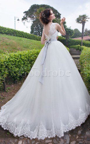 Robe de mariée naturel avec perle avec sans manches au niveau de cou ligne a