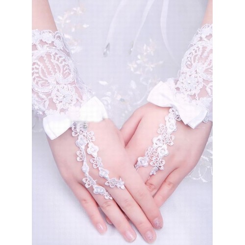 Dentelle avec bowknot blanc chic | gants de mariée modernes merveilleux