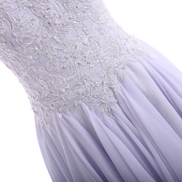 Robe de mariée moderne distinguee avec mousseline avec décoration dentelle de col en v