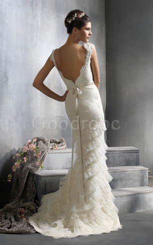 Robe de mariée plissage en dentelle v encolure avec manche courte v col profonde