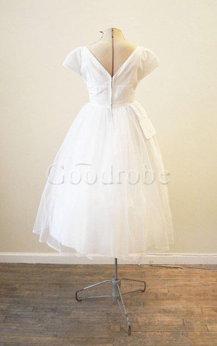 Robe de mariée simple vintage de col en v avec manche courte ruché