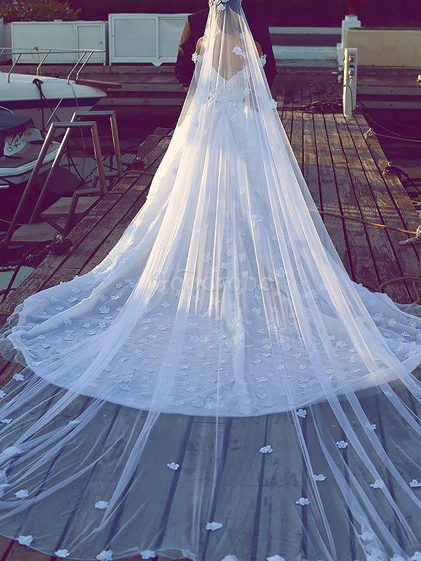 Robe de mariée naturel de traîne mi-longue en satin manche nulle avec chiffon