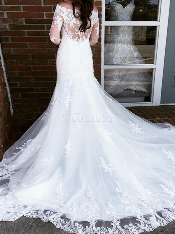 Robe de mariée en tulle joli avec manche longue d'epaule ecrite de traîne longue