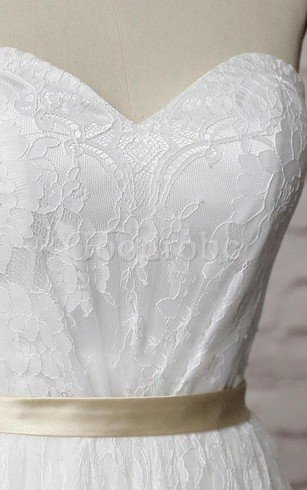 Robe de mariée longue avec zip avec décoration dentelle a-ligne col en forme de cœur