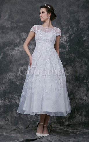 Robe de mariée intemporel chic avec perle avec manche épeules enveloppants ligne a