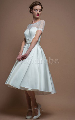 Robe de mariée simple vintage avec manche courte longueur mollet avec bouton