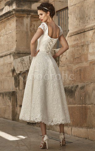 Robe de mariée intemporel distinguee avec perle cordon de col carré