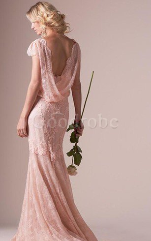 Robe de mariée romantique sage sans dos au niveau de cou avec décoration dentelle