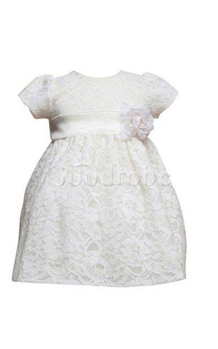 Robe de cortège enfant avec manche courte col u profond avec décoration dentelle