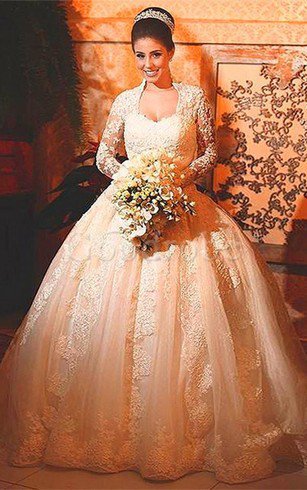 Robe de mariée chic humble avec décoration dentelle boutonné col en reine